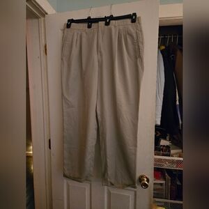 Great condition van huesen khaki dress pant slacks